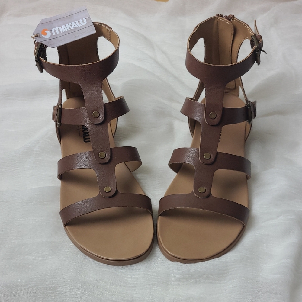 Makalu California Gladiator-Style Sandals with  Straps Buckles Zipper NWT SZ 10